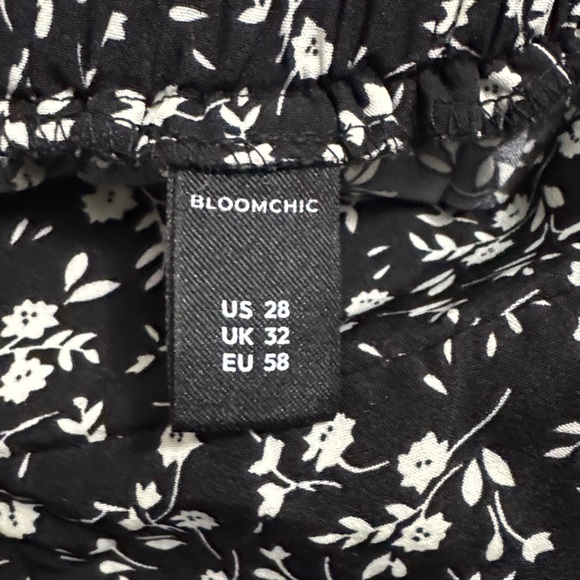 Floral Black Flowy Shorts - Picture 4 of 4